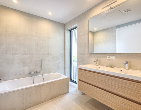 Villa for sale in La Alqueria, Benahavis