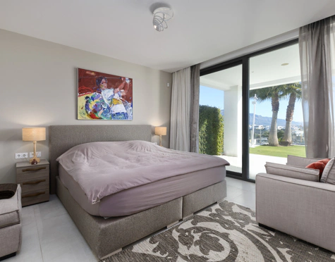 Villa for sale in La Alqueria, Benahavis