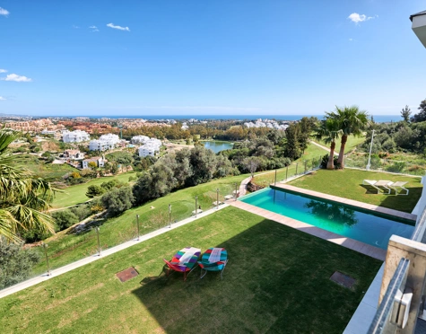 Villa for sale in La Alqueria, Benahavis