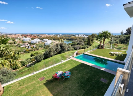 Villa en venta en La Alqueria, Benahavis