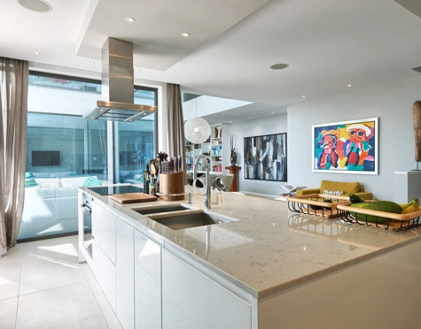 Villa for sale in La Alqueria, Benahavis