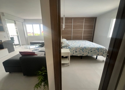 ENCANTADOR APARTAMENTO EN PUERTO BANÚS