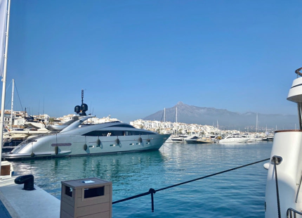 ENCANTADOR APARTAMENTO EN PUERTO BANÚS