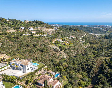 Villa for sale in El Madroñal, Benahavis