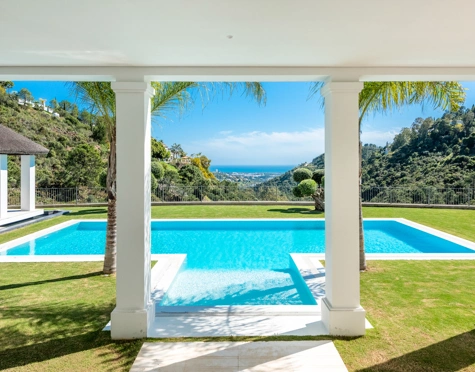 Villa for sale in El Madroñal, Benahavis