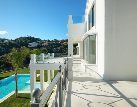 Villa for sale in El Madroñal, Benahavis
