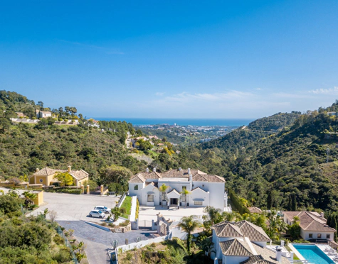 Villa for sale in El Madroñal, Benahavis