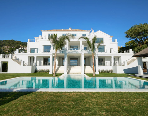 Villa for sale in El Madroñal, Benahavis