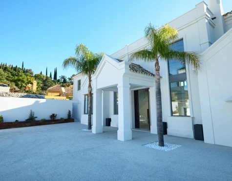 Villa for sale in El Madroñal, Benahavis