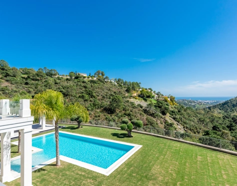 Villa for sale in El Madroñal, Benahavis