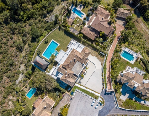 Villa for sale in El Madroñal, Benahavis