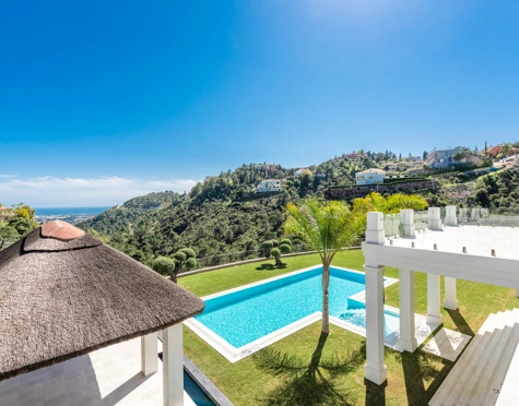 Villa for sale in El Madroñal, Benahavis