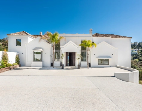Villa for sale in El Madroñal, Benahavis