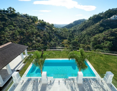 Villa for sale in El Madroñal, Benahavis