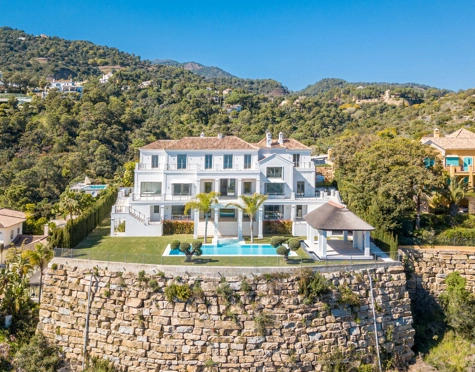 Villa for sale in El Madroñal, Benahavis