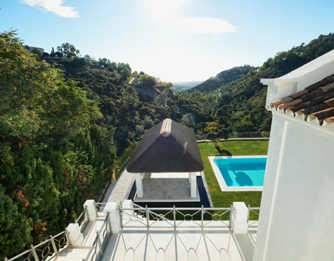 Villa for sale in El Madroñal, Benahavis