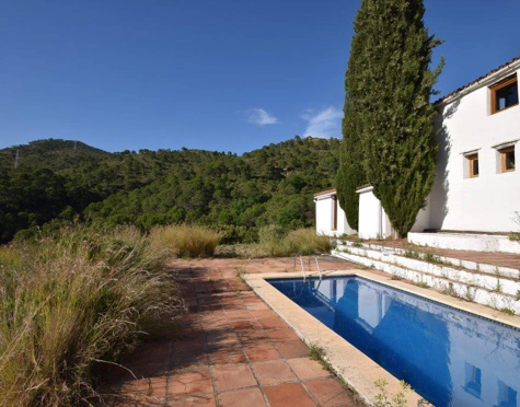 Finca for sale in Estepona