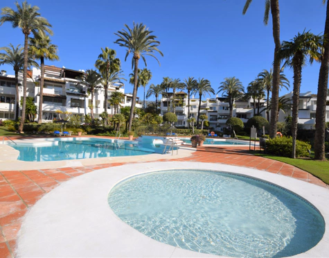 GROUND FLOOR CORNER APARTMENT WITH LARGE TERRACES IN ALCAZABA BEACH