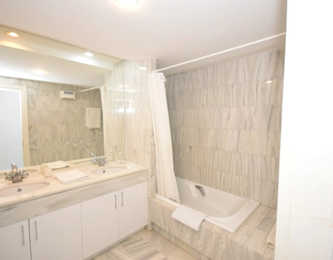 Apartamento Planta Baja en alquiler a corta temporada en Alcazaba Beach, Estepona East
