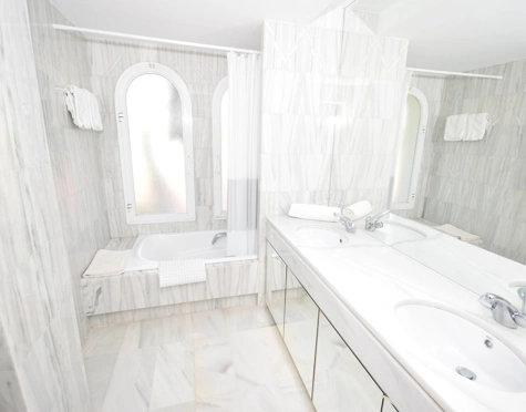 Apartamento Planta Baja en alquiler a corta temporada en Alcazaba Beach, Estepona East