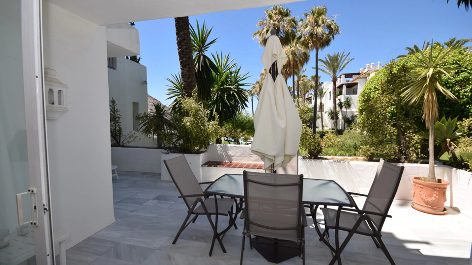 Apartamento Planta Baja en alquiler a corta temporada en Alcazaba Beach, Estepona Este