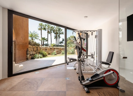 ULTRAMODERN VILLA FOR SALE IN BENAHAVIS
