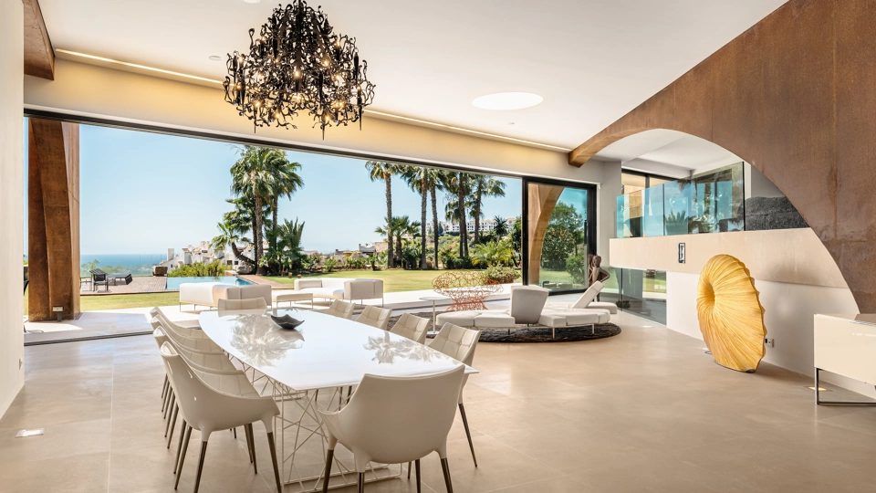 Villa for sale in Benahavis
