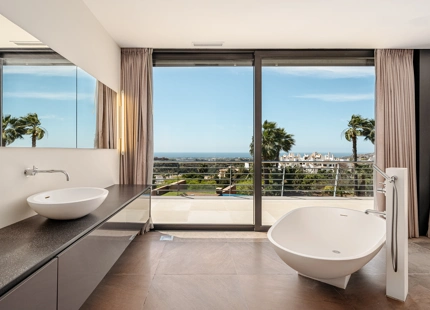 ULTRAMODERN VILLA FOR SALE IN BENAHAVIS