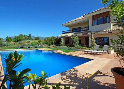 Villa for sale in El Rosario, Marbella East