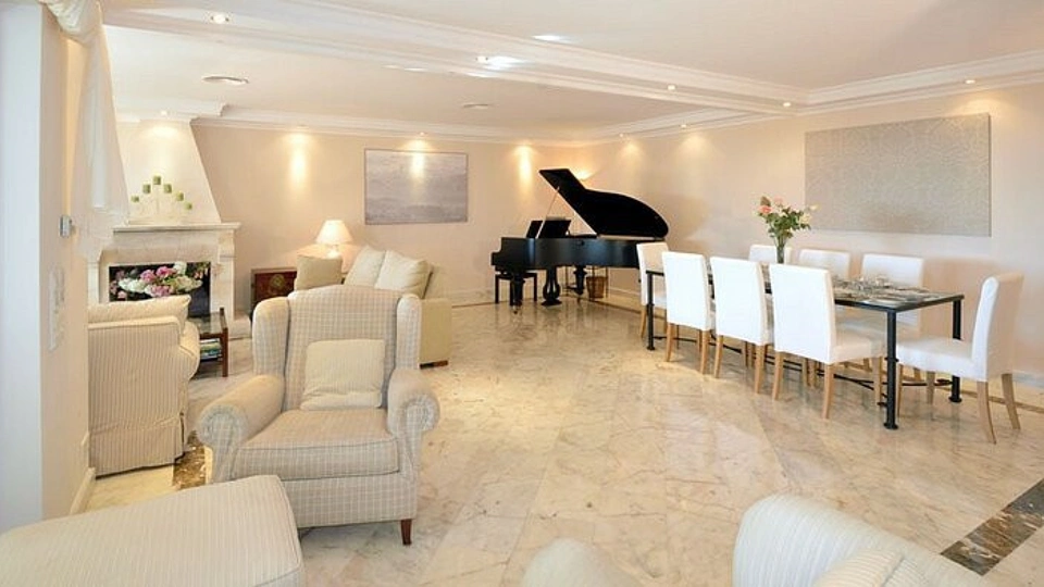 Villa for sale in El Rosario, Marbella East