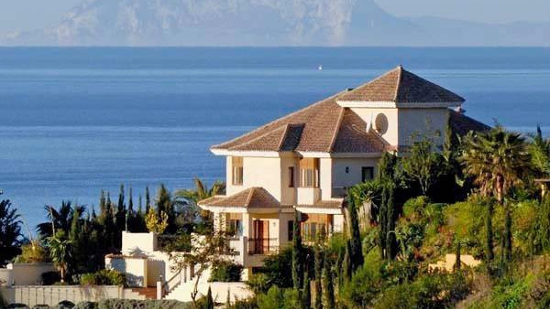 Villa for sale in El Rosario, Marbella East