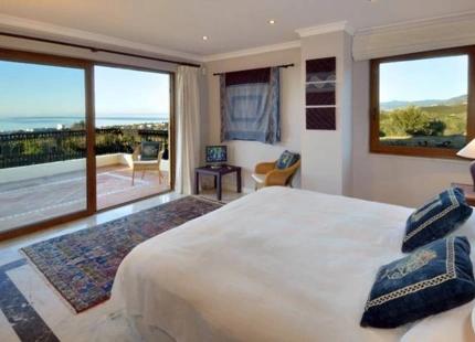 Villa for sale in El Rosario, Marbella East