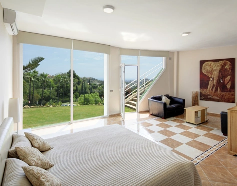 Villa for sale in La Quinta, Benahavis