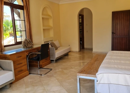 LUJOSA VILLA JUNTO A LA PLAYA EN ALQUILER EN COSTALITA