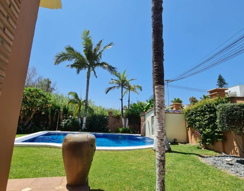 Villa en alquiler a corta temporada en Costalita, Estepona East