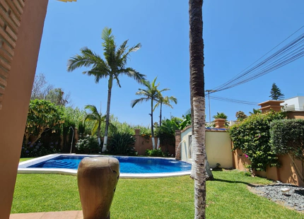 LUJOSA VILLA JUNTO A LA PLAYA EN ALQUILER EN COSTALITA