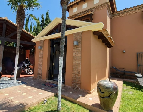 Villa en alquiler a corta temporada en Costalita, Estepona East