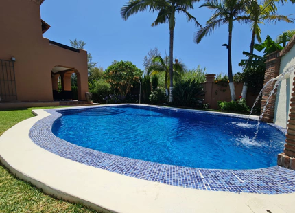 LUJOSA VILLA JUNTO A LA PLAYA EN ALQUILER EN COSTALITA