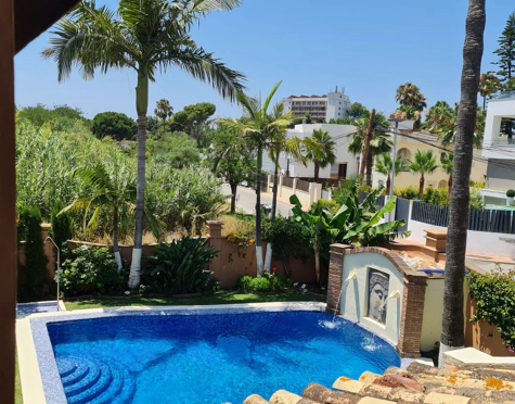 Villa en alquiler a corta temporada en Costalita, Estepona East