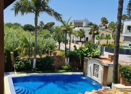 LUJOSA VILLA JUNTO A LA PLAYA EN ALQUILER EN COSTALITA