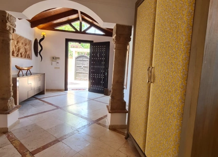 LUJOSA VILLA JUNTO A LA PLAYA EN ALQUILER EN COSTALITA