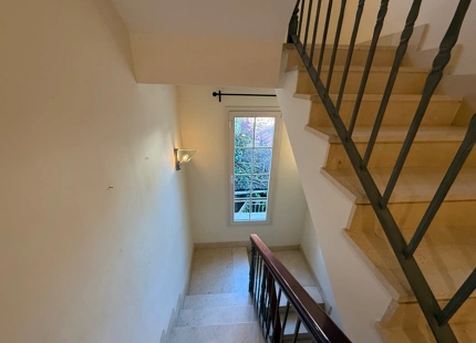 Villa en primera en la playa en venta en Puerto Banús, Marbella.