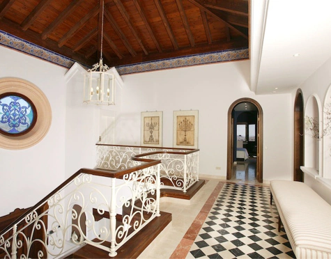 Villa for sale in Benahavis