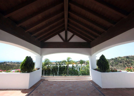 Villa for sale in Benahavis