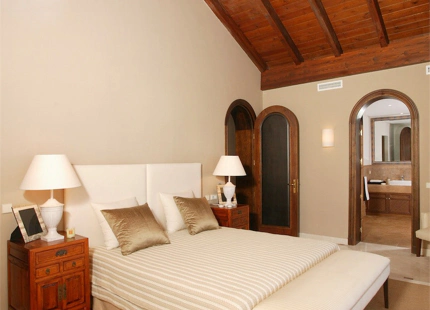 Villa for sale in Benahavis