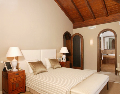Villa for sale in Benahavis