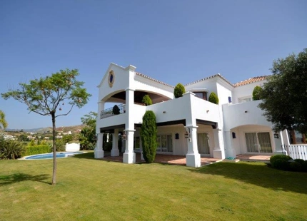 Villa for sale in Benahavis