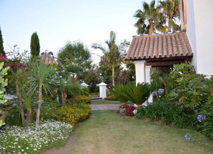 Villa for sale in Benahavis