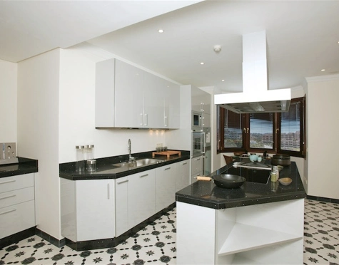Villa for sale in Benahavis