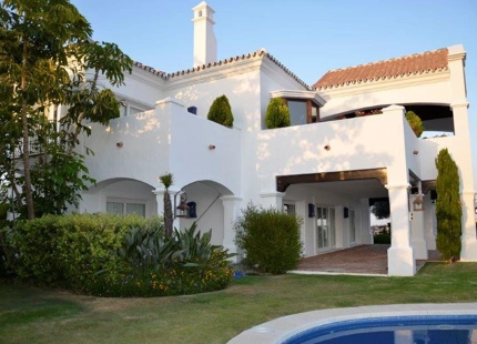 Villa for sale in Benahavis